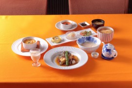 昼食（イメージ）